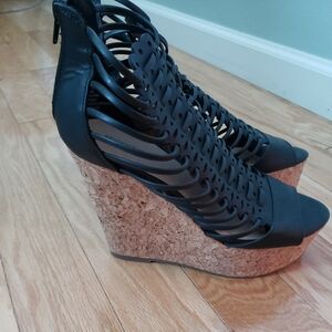 Showdazzle Black Platform Wedge sz8